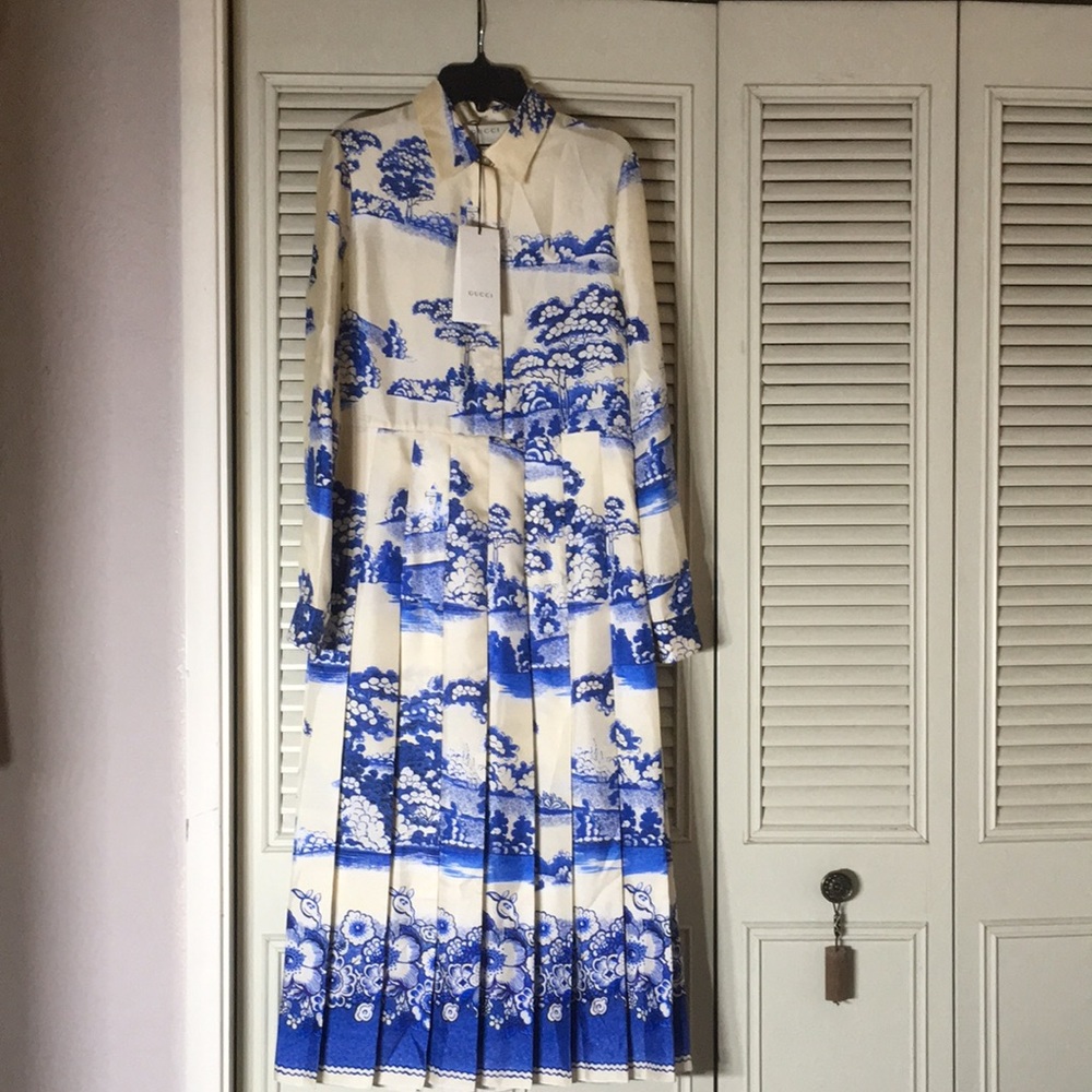 new with tags Gucci porcelain print silk dress